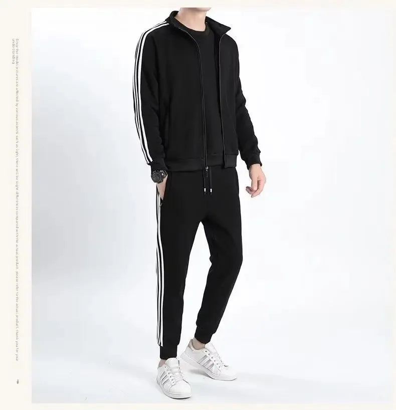 Ensemble de sport décontracté à trois bandes pour homme.